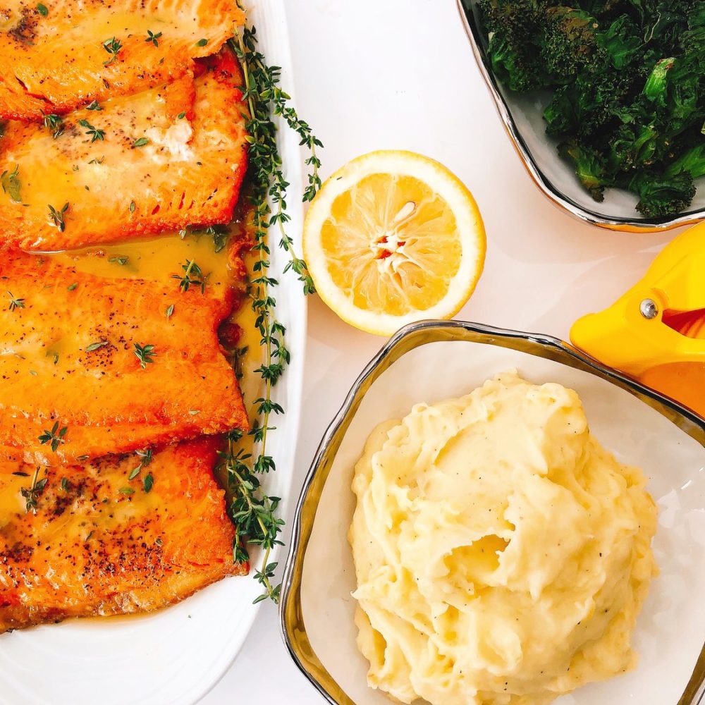Fish with mustard sauce and kale chips