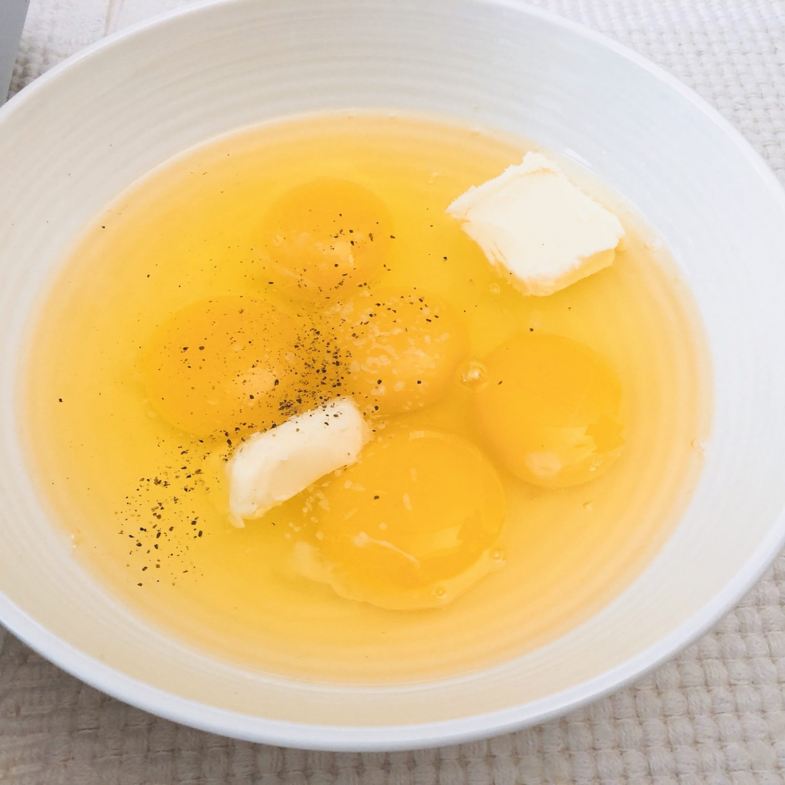 The best scrambled eggs recipe in 5 min Blue Fufu