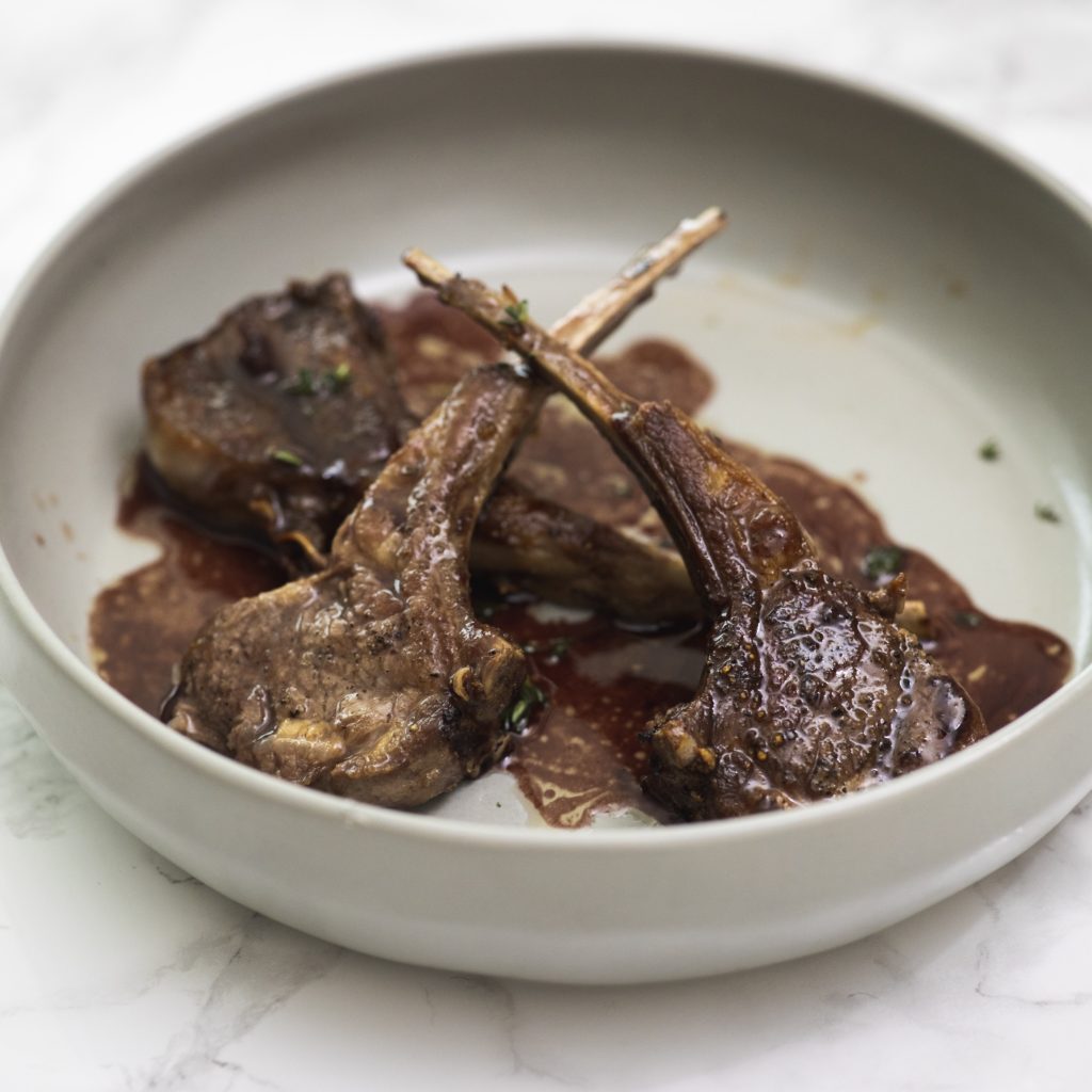 Lambs chops with red wine sauce